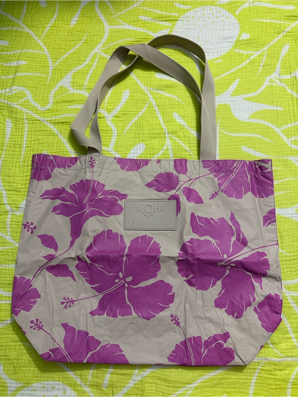 Aloha Collection Salina
Reversible Tote- Fruit Punch On Sandstone